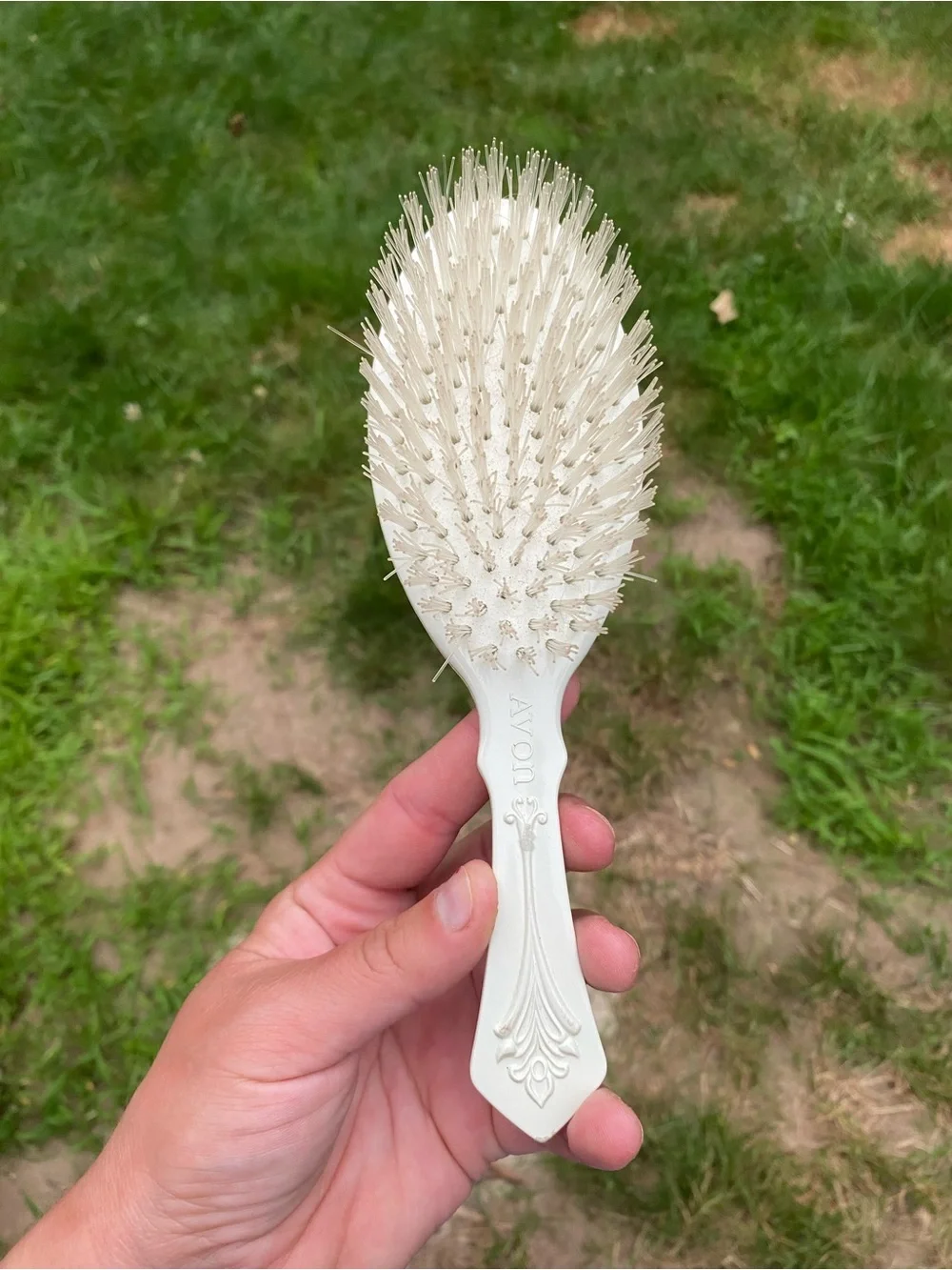 Avon Vintage Cream Past and Present Vanity Brush & Comb Set